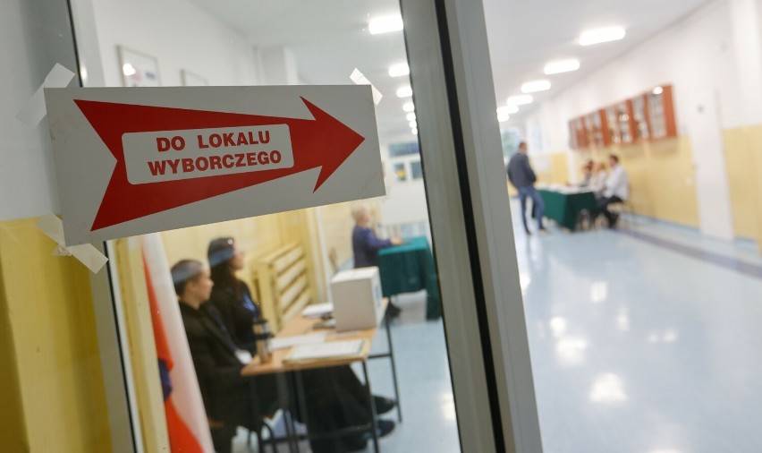 Druga tura wyborów samorządowych w Rzeszowie: Mieszkańcy oddają głosy