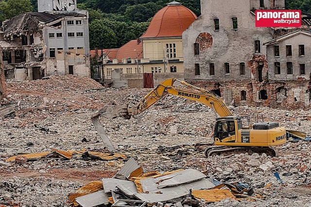 Rozbiórka potężnych obiektów po zlikwidowanej Fabryce Porcelany Wałbrzych stała się utrapieniem dla okolicznych mieszkańców