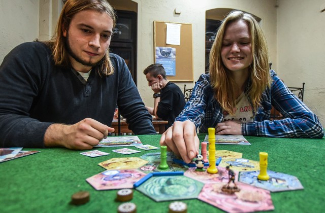 Stoisko: 
Zagraj w gry edukacyjne

Prowadzą: Artur Sejda, Anna Sejda

Piątek, 15 stycznia, w godz. 16:30-23:00
Skierowane do osób w każdym wieku
Miejsce: Wydział Biologii Uniwersytet Warszawski, ul. Miecznikowa 1

Zobacz też: ZOO w Warszawie: Siedem rzeczy, które odmieniły stołeczny ogród zoologiczny