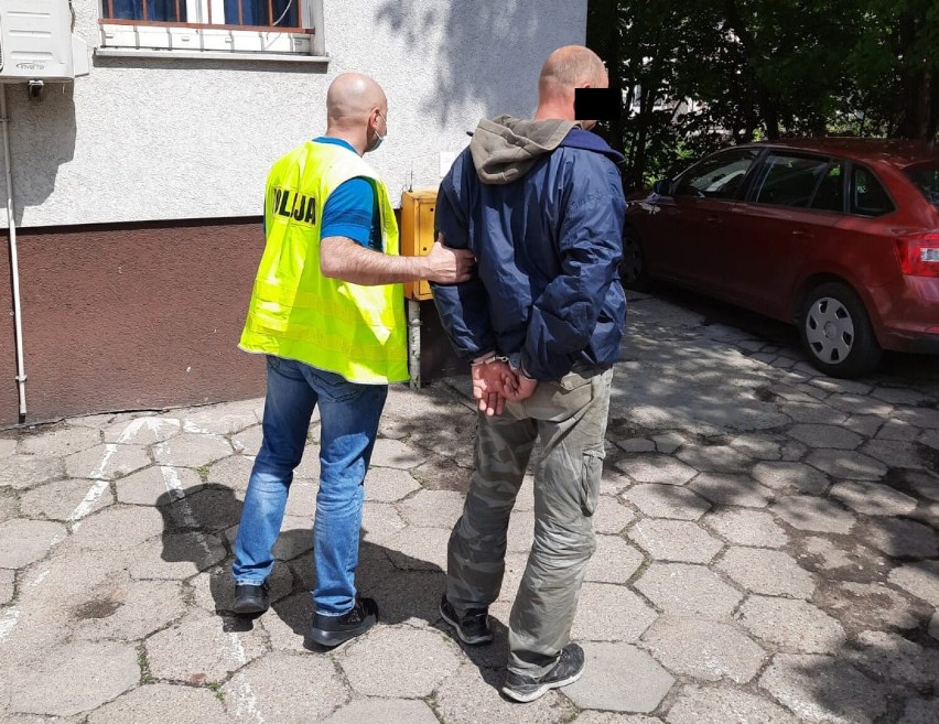 Policja zatrzymała dwóch mężczyzn, którzy na ul. Świętej...