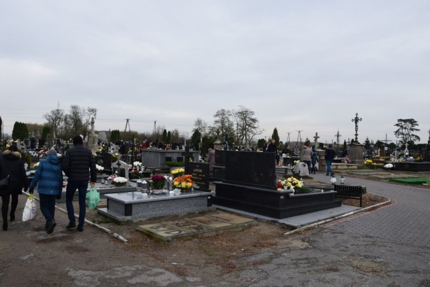 Rozświetlone cmentarze w powiecie jędrzejowskim 
