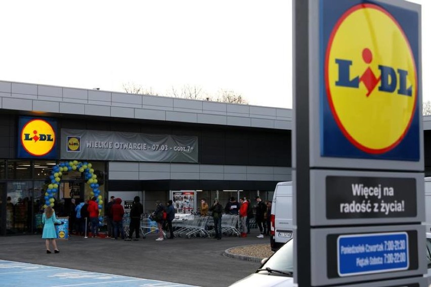 Lidl

Klienci Lidla również muszą liczyć się z tym, że będą...