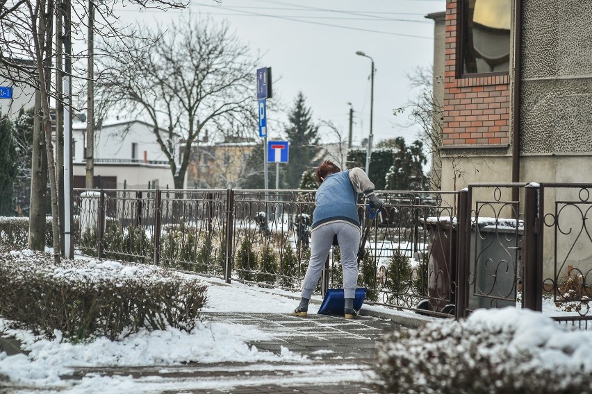 Chodniki w Lesznie 14 stycznia 2021 roku, nie wszędzie odśnieżone