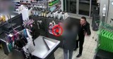 Zaatakował ekspedientkę w sklepie. Uderzył kobietę w twarz i uciekł. Policja publikuje nagranie i apeluje do mieszkańców Warszawy