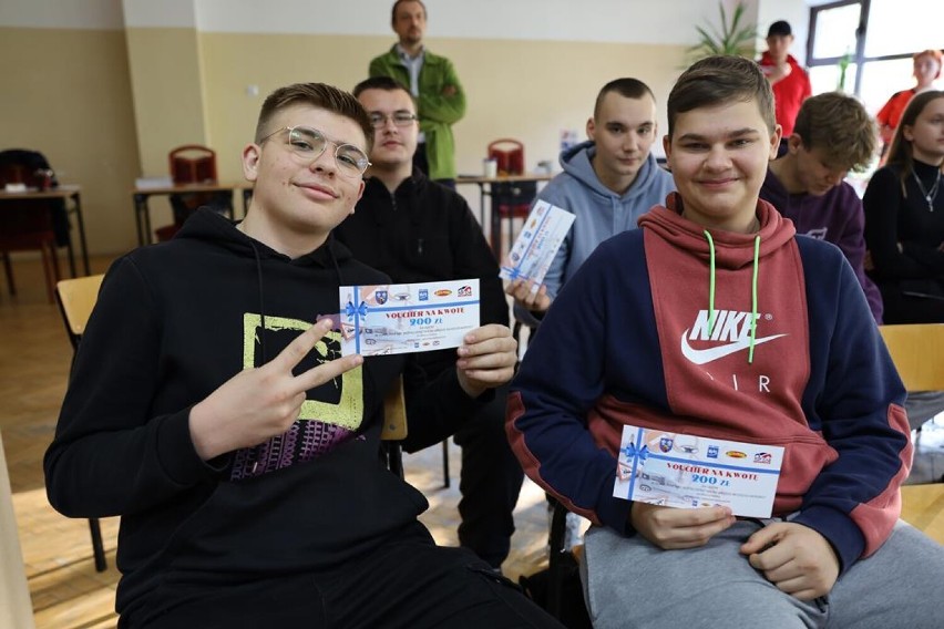Nagrodzeni przyszli młodzi kierowcy, uczniowie szkół z powiatu bełchatowskiego 