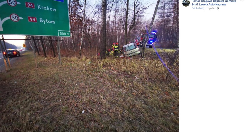 Na S1 w Dąbrowie Górniczej samochód wypadł z drogi i uderzył w drzewo [ZDJĘCIA]. Kierowca trafił do szpitala.