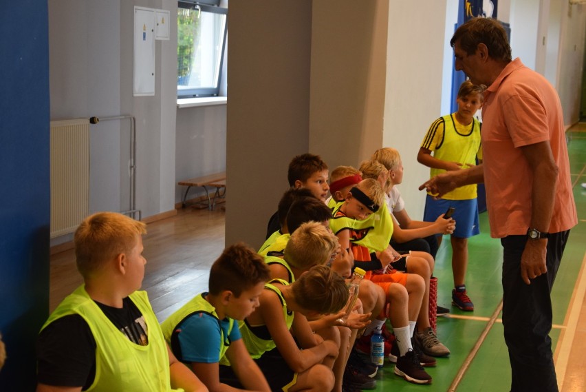 Młodzi koszykarze KS Kosz Pleszew pojadą wspólnie z seniorską drużyną na turniej do Inowrocławia