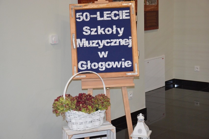 Jubileuszowy koncert głogowskiej szkoły muzycznej z okazji 50-lecia jej działalności.W miejskim teatrze wystąpili uczniowie i nauczyciele