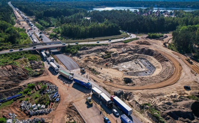 Tak powstaje nowy, prawie 7-kilometrowy odcinek S1 Dąbrowa Górnicza - Podwarpie 

Zobacz kolejne zdjęcia/plansze. Przesuwaj zdjęcia w prawo naciśnij strzałkę lub przycisk NASTĘPNE