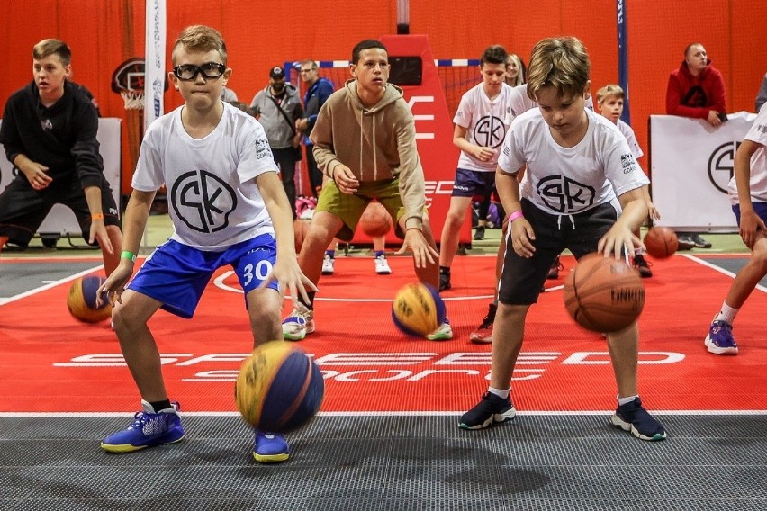 SK 3x3 Basket Camp. Reprezentanci Polski w koszykówce 3x3 zachęcają młodzież do przygody z piłką ZDJĘCIA