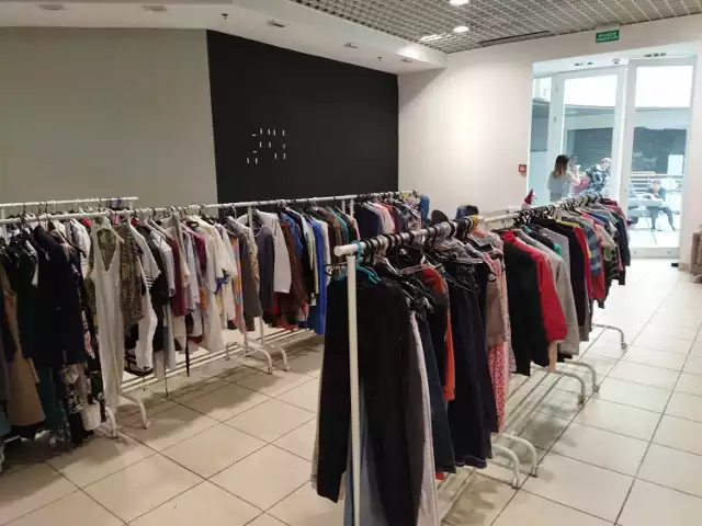 Charity Shop przeniesie się do mniejszej sali w Galerii Tęcza