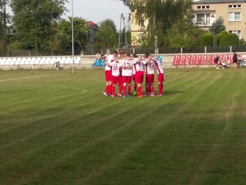 Pewne zwycięstwo drużyny z Glinicy, derby dla Orła [FOTO]