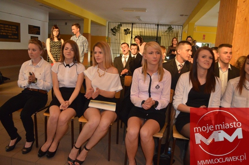 Zakończenie roku szkolnego III klas w IV LO we Włocławku [wideo]