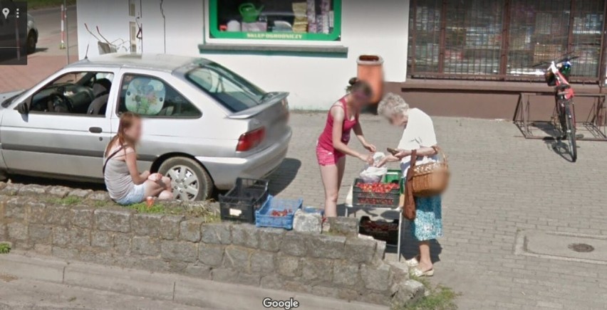 Jak ubierali się mieszkańcy powiatu latem w Google Street View [ZDJĘCIA]
