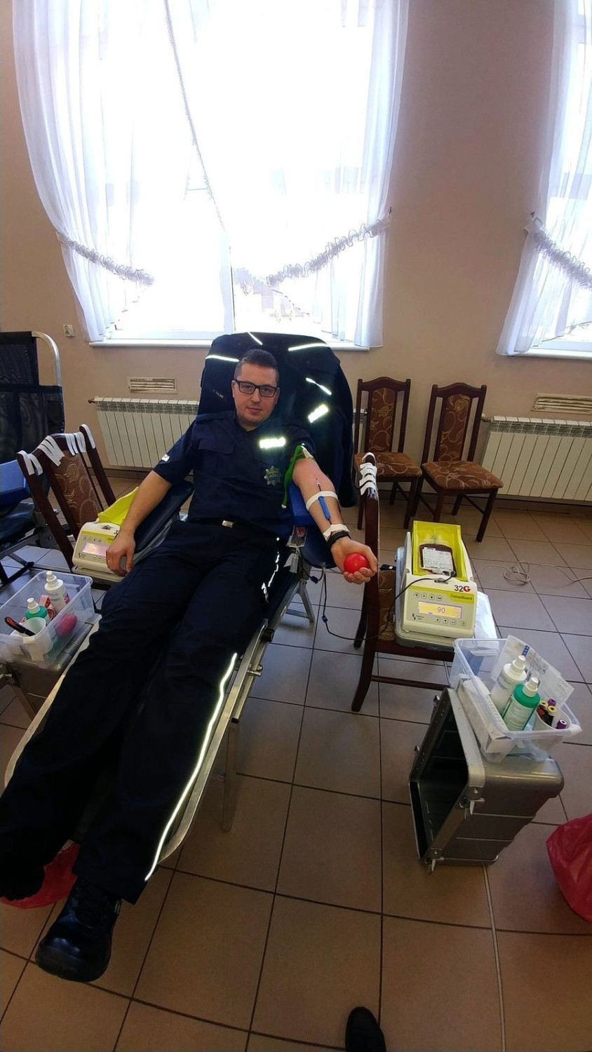 Grodziscy policjanci wzięli udział w kolejnej akcji honorowego oddawania krwi w ramach akcji MSWiA „SpoKREWnieni służbą"