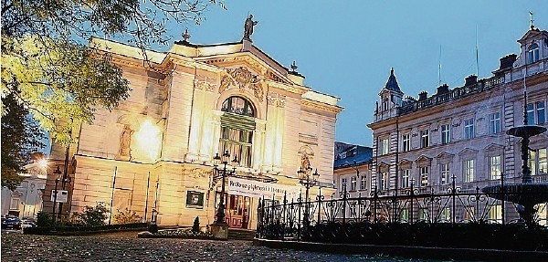 Imponujący urodą nawet dzisiaj gmach Teatru Polskiego zaprojektował wiedeński architekt Emil von Förster.