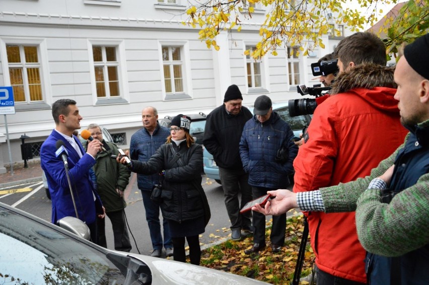 Radosław Smejlis vs. Kazimierz Gorlewicz. Sąd: - Mieszkaniec nie zakłócił porządku sesji [ZDJĘCIA]