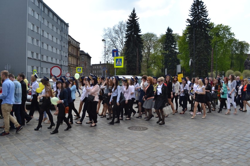 Centrum Kształcenia Zawodowego i Ustawicznego nr 1 żegna maturzystów [ZDJĘCIA]