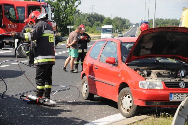 Wypadek na obwodnicy Śremu w Kawczu wydarzył się we wtorek (16.07) przed godziną 16.00. W zderzeniu vana z volkswagenem polo ucierpiała kierująca mniejszym samochodem. 

Zobacz więcej: Wypadek na obwodnicy Śremu w Kawczu. Jedna osoba ranna