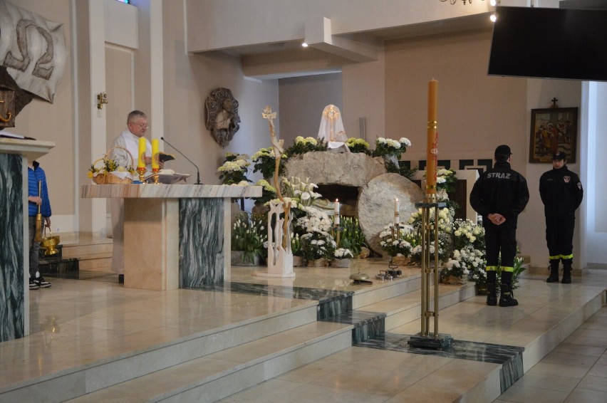 Święcenie pokarmów wielkanocnych w kościele pw. Matki Boskiej Częstochowskiej w Charzykowach