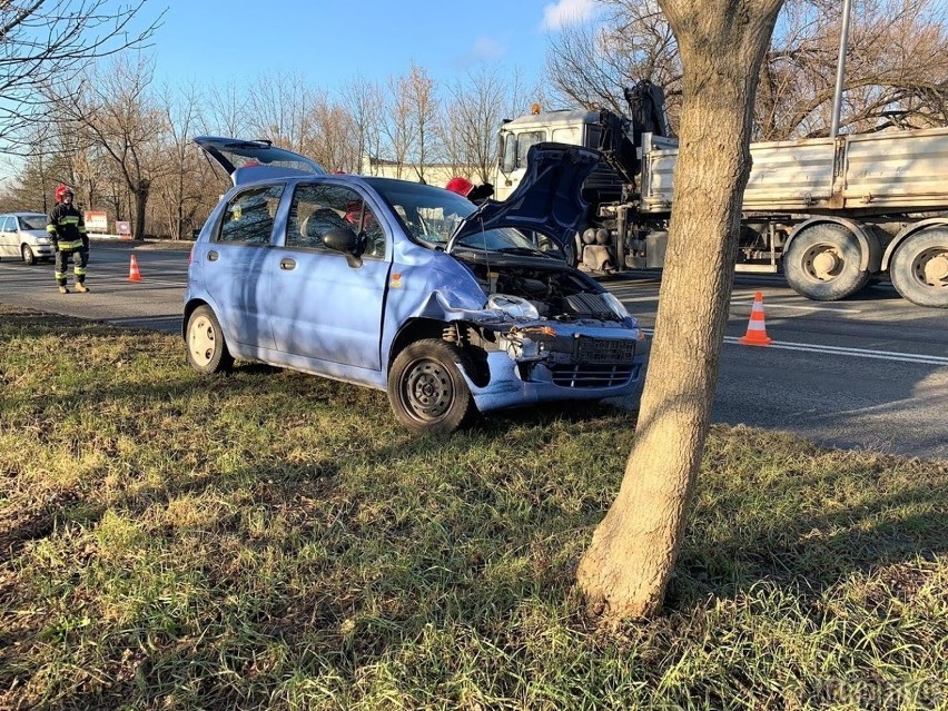 Zderzenie daewoo matiza z nissanem micrą na Wrocławskiej w...