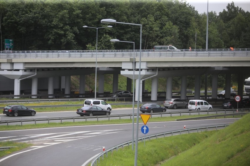 Ahmed Mustaffa. - Na autostradzie radziłbym się po prostu...