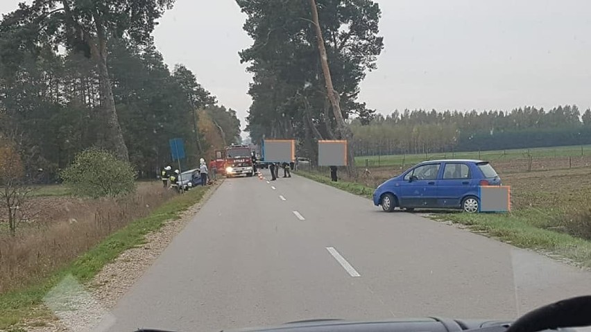 Drążdżewo. Samochód osobowy wypadł z drogi i dachował, 19.10.2019