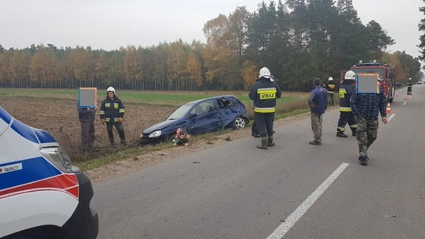 Drążdżewo. Samochód osobowy wypadł z drogi i dachował, 19.10.2019