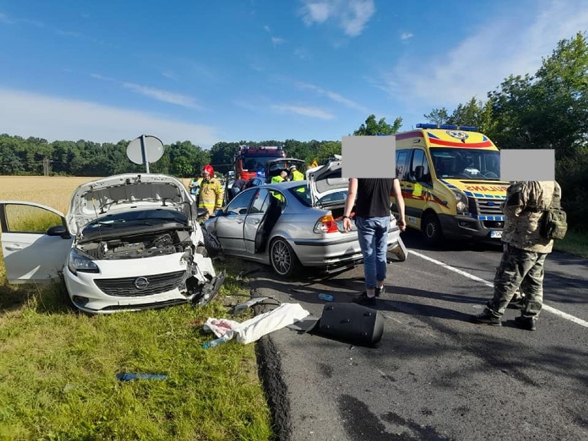 Wypadek w Żelazkowie. Doszło do zderzenia trzech samochodów