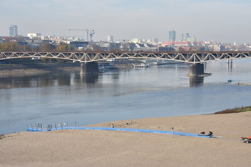 Plaża przy moście Poniatowskiego. Nowe tarasy i pomost powstają na Poniatówce. Do czego służą? [ZDJĘCIA]