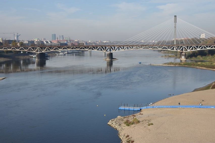 Plaża przy moście Poniatowskiego. Nowe tarasy i pomost powstają na Poniatówce. Do czego służą? [ZDJĘCIA]