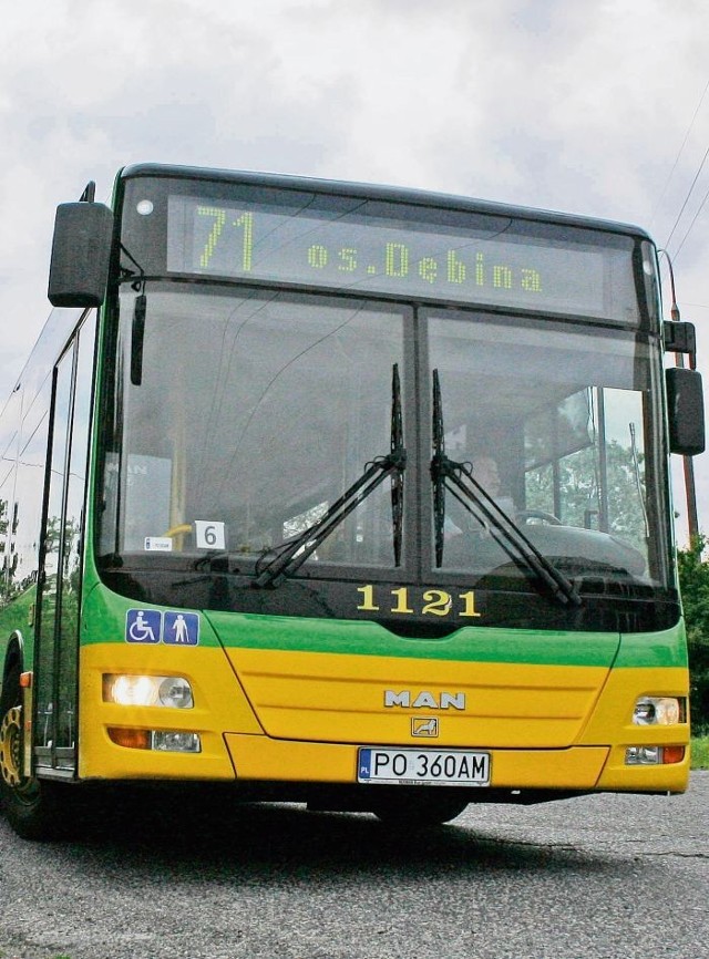 Autobusy linii 71 przejeżdżają przez samo centrum i nie są w stanie ominąć korków