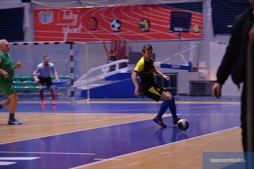 Wyniki 4. i 5. kolejki III edycji Włocławskiej Ligi Futsalu. Zdjęcia z meczu ZS CKR Kowal - TSR Kujawy 2:0
