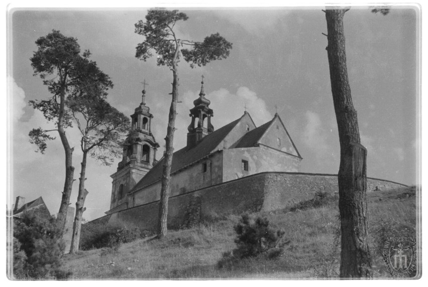 Kielce, wzgórze Karczówka. Kościół św. Boromeusz i klasztor...