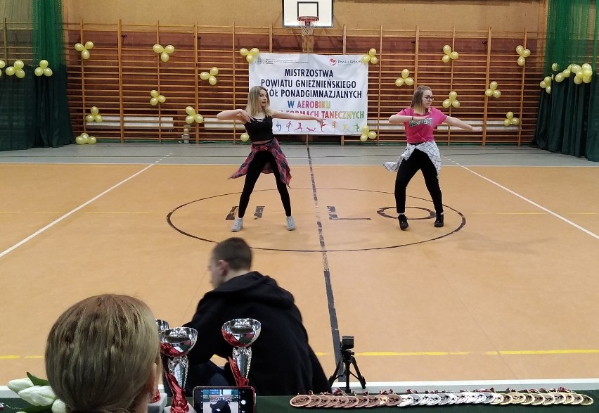 Powiatowe mistrzostwa aerobiku odbyły się w II LO w Gnieźnie
