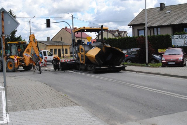 Remont skrzyżowania ulic Partyzantów z 1 Maja we Włoszczowie jest na półmetku.