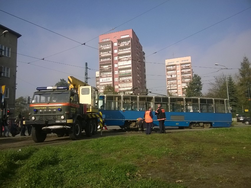 Kraków: tramwaj linii 24 wykoleił się na pętli w Bronowicach [ZDJĘCIA]