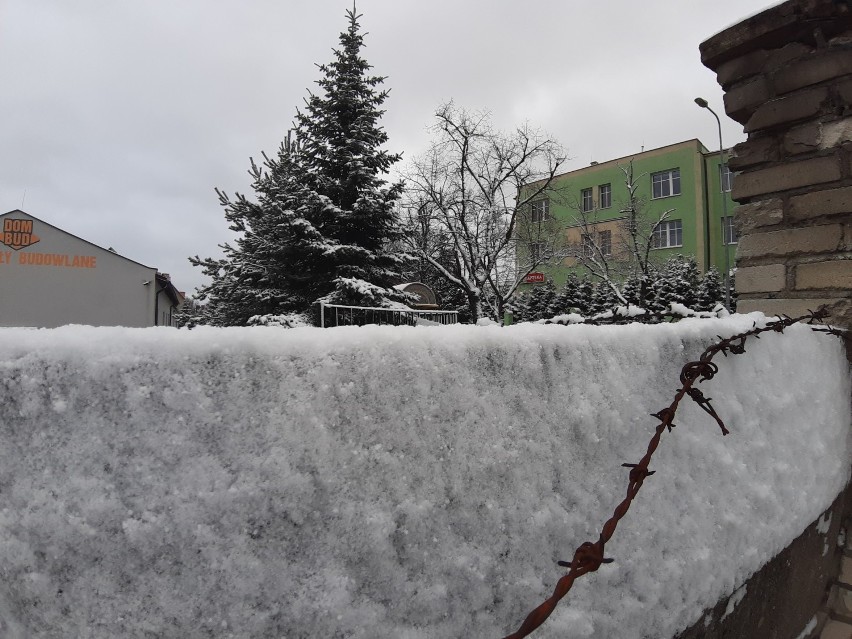 Wiosenny, poświąteczna śnieżyca w Szczecinku. Zimowo i mroźnie [zdjęcia]