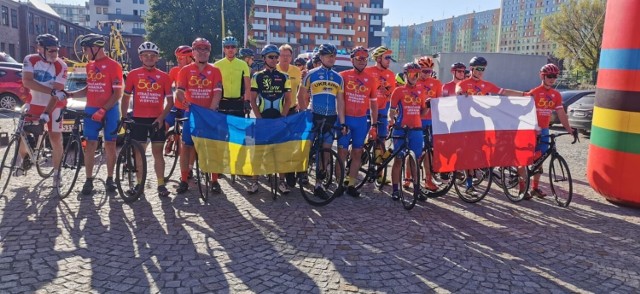 Przeszło 760 km pokonali strażacy ze Słupska podczas ultramaratonu kolarskiego. W trasie zbierali najpotrzebniejsze rzeczy dla strażaków i ich rodzin z owładniętej wojną Ukrainy.