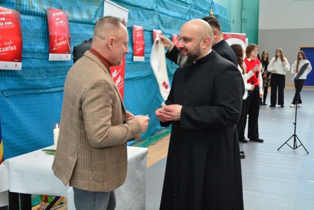 W sobotę 23 grudnia w Skarżysku - Kamiennej odbyło się wigilijne spotkanie, zorganizowane przez gminny samorząd i Caritas.
