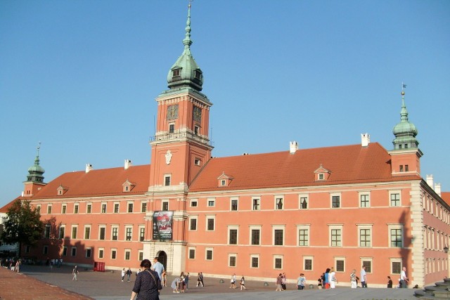 Koniec z hałasem i spalinami? Autokary w centrum nie będą mogły parkować dłużej niż kwadrans