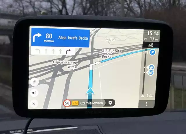 Urządzenia nawigacyjne TomTom zawsze wyznaczały pewien standard w swojej klasie. Nie inaczej jest z modelem Go Expert Plus. Nie jest on najtańszy na rynku ale z drugiej strony przeznaczony raczej dla profesjonalnych kierowców lub osób, które chcą mieć dobry, sprawdzony i pewny produkt na lata. I w tym przypadku zakup na pewno jest opłacalny. Ma także kilka usprawnień, które czynią jego obsługę prostszą i przyjazną w codziennym użytkowaniu.