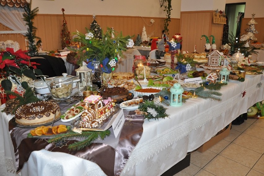 Pomorski Stół Bożonarodzeniowy w Starym Polu [ZDJĘCIA]. Zobacz smakołyki przygotowane przez panie z KGW i stowarzyszeń
