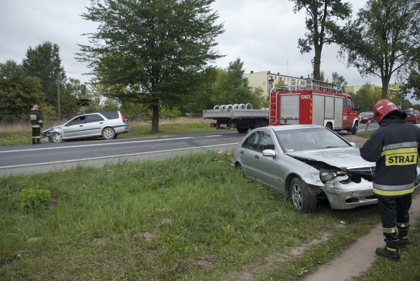 Zderzenie samochodów przy szpitalu