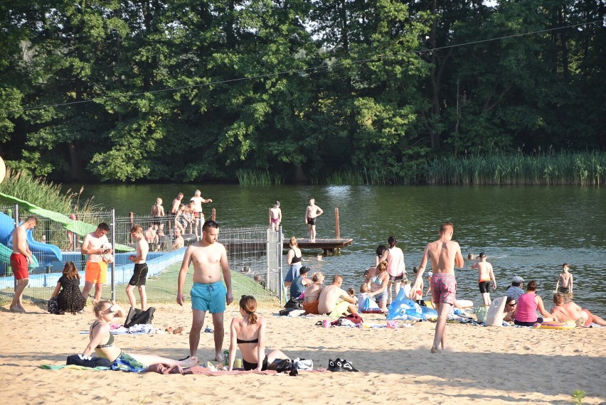 Plaża nad jeziorem Margonińskim już teraz tętni życiem