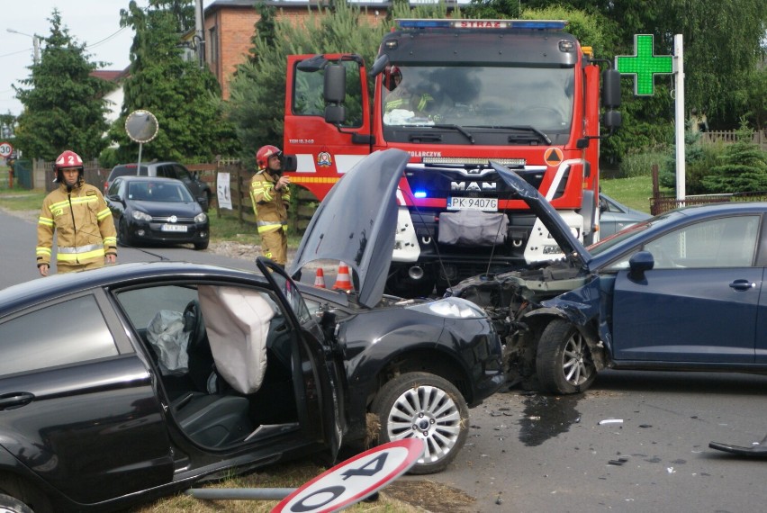 Zderzenie dwóch aut w Wolicy pod Kaliszem