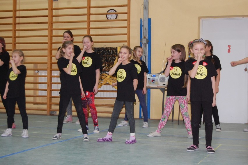 Układ taneczny pokazały dzieci ze świetlicy w Kołaczkowie