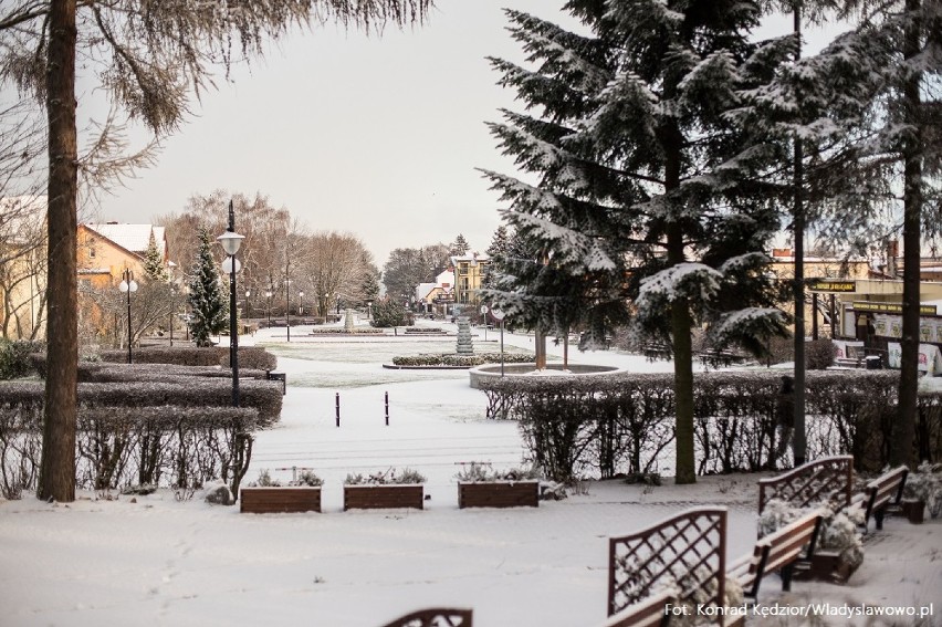 Zima nad morzem. We Władysławowie sypnęło śniegiem na święta