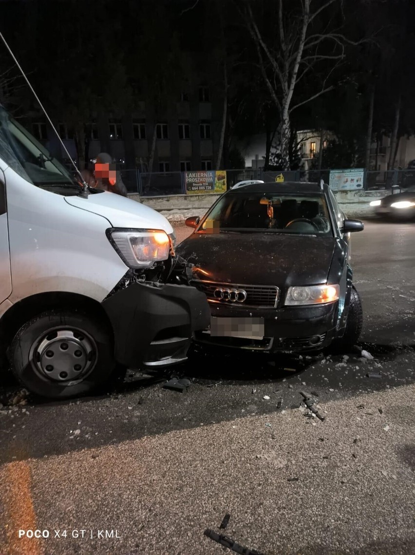 Wypadek w Przedborzu. Na ulicy Leśnej zderzyły się dwa pojazdy. ZDJĘCIA