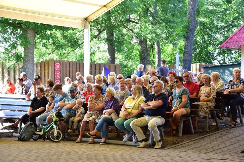 Grażyna Łobaszewska z zespołem zaśpiewała na łabiszyńskiej...